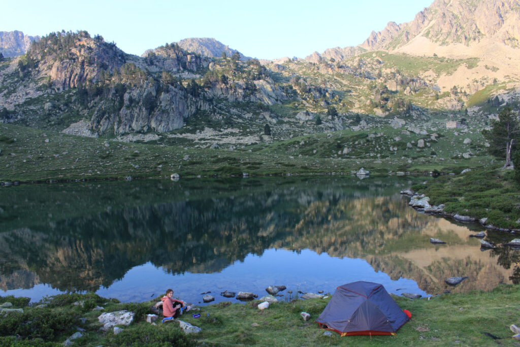 Préparation du repas au bord du lac