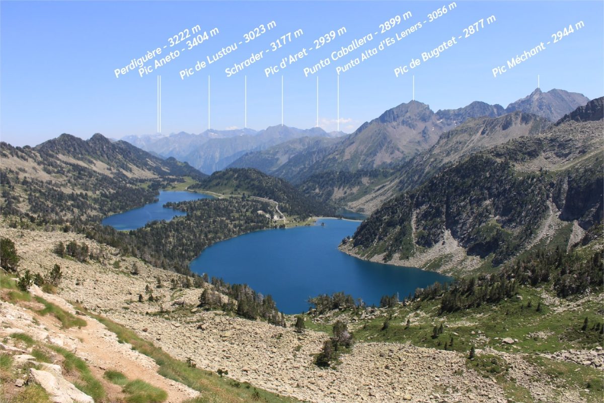Hourquette d'Aubert. Vue très connue du Massif du Néouvielle
